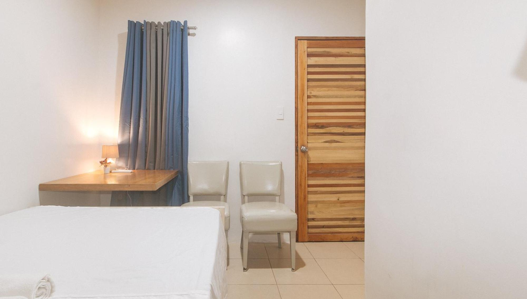Cozy Cove Inn By Reddoorz Bacolod Buitenkant foto