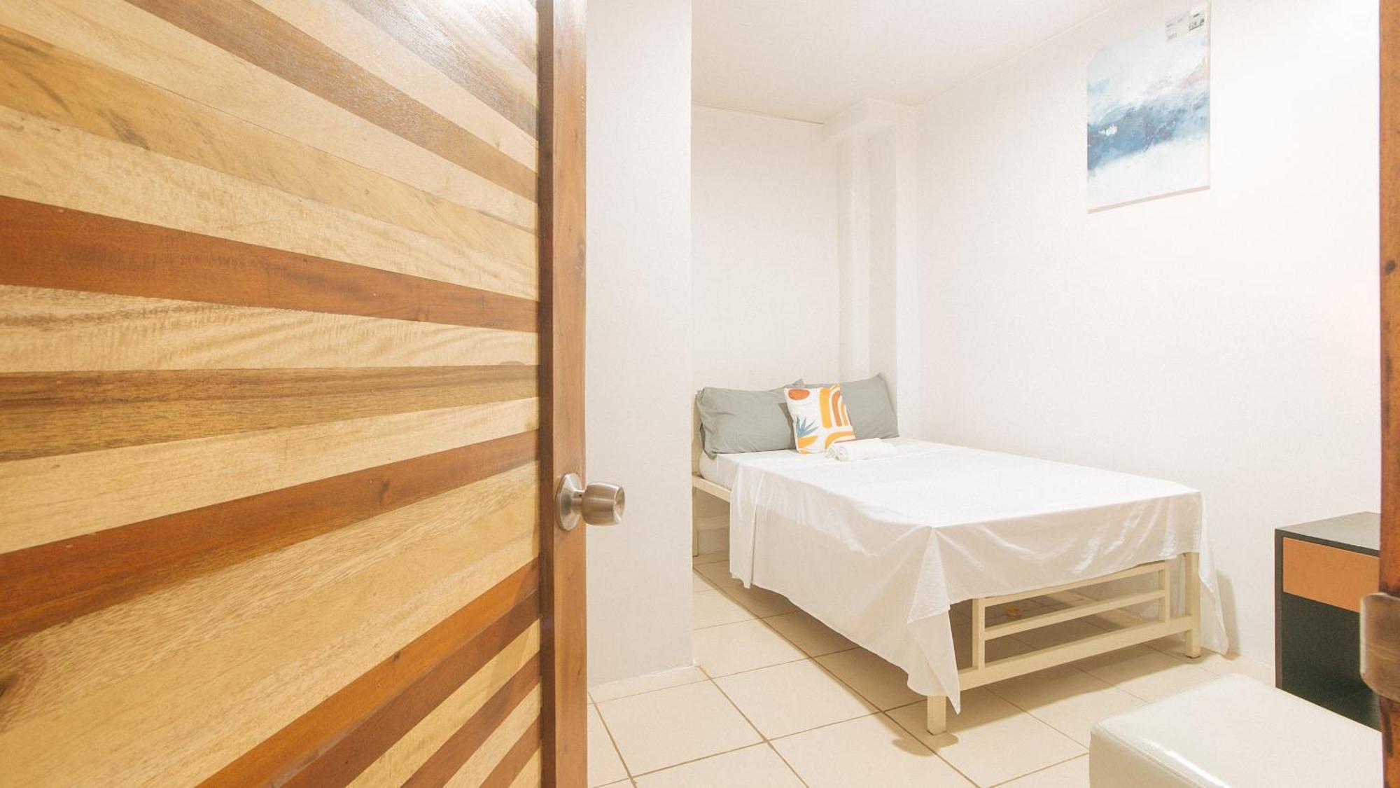 Cozy Cove Inn By Reddoorz Bacolod Buitenkant foto